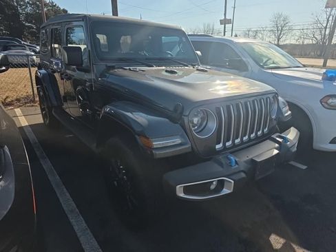 Used 2022 Jeep Wrangler Unlimited Sahara w/ Cold Weather Group AWD/4WD image 3