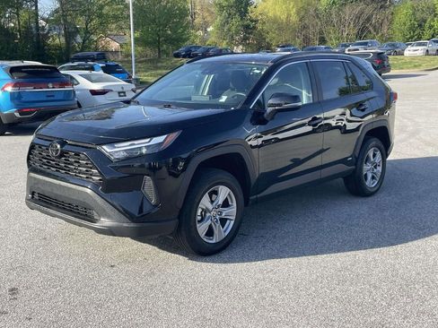 Used 2025 Toyota RAV4 XLE image 3