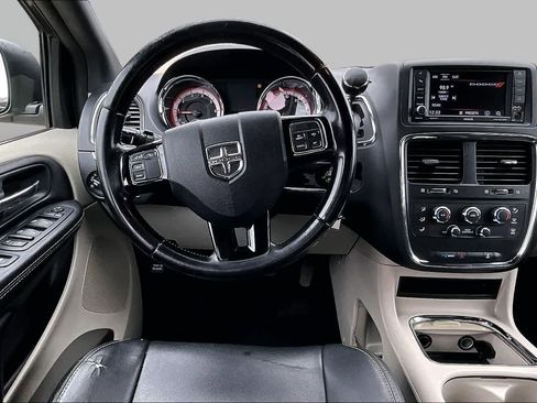 Used 2020 Dodge Grand Caravan SXT FWD image 7