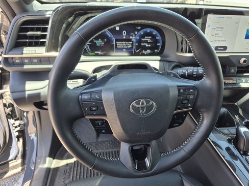 Certified 2025 Toyota Crown Signia w/ Advanced Technology Package AWD/4WD image 9