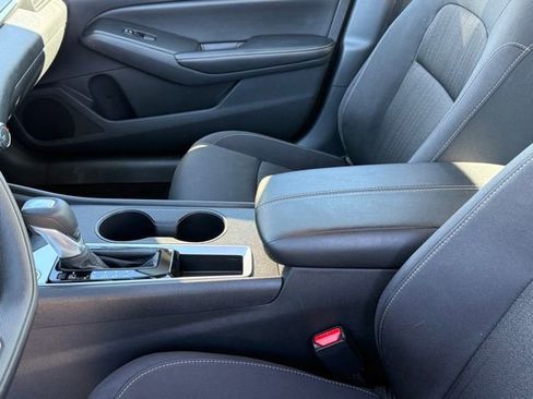 Used 2025 Nissan Altima 2.5 SV image 23