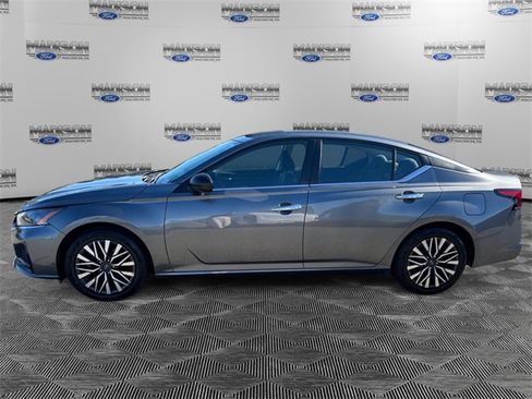 Used 2024 Nissan Altima 2.5 SV image 2