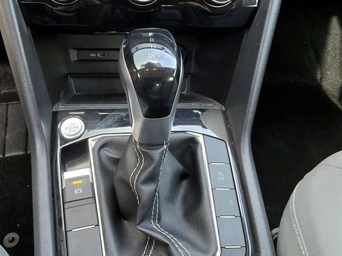 Certified 2024 Volkswagen Taos SE FWD image 21