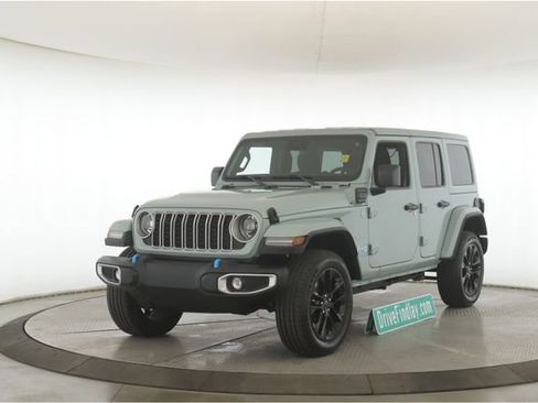 Used 2024 Jeep Wrangler Unlimited Sahara image 10
