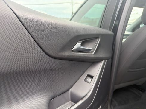 Used 2026 Chevrolet Equinox LT w/ Safety and Technology Package FWD image 10
