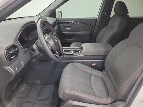 Used 2025 Honda Pilot Sport image 21