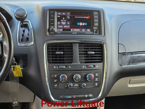 Used 2017 Dodge Grand Caravan SXT FWD image 17