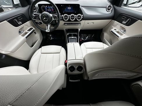 Certified 2025 Mercedes-Benz GLA 250 4MATIC image 27