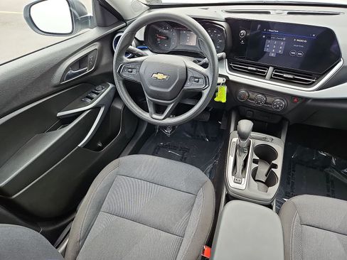 Used 2025 Chevrolet Trax LS FWD image 10