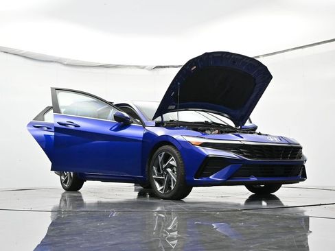 Used 2024 Hyundai Elantra Limited image 59