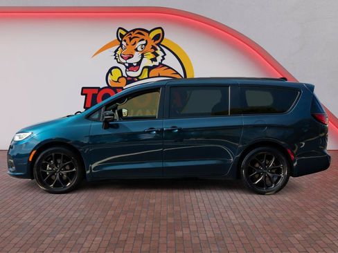 Used 2025 Chrysler Pacifica Limited FWD image 9