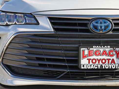 Used 2020 Toyota Avalon XLE image 11