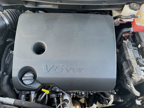 Used 2023 Chevrolet Traverse LT FWD image 32