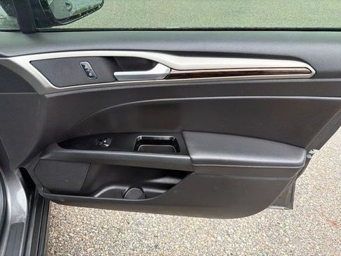 Used 2016 Ford Fusion SE w/ Equipment Group 202A FWD image 20