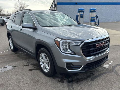 Used 2023 GMC Terrain SLE w/ Driver Convenience Package image 8