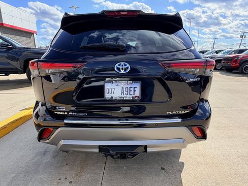 Used 2024 Toyota Highlander Platinum image 6