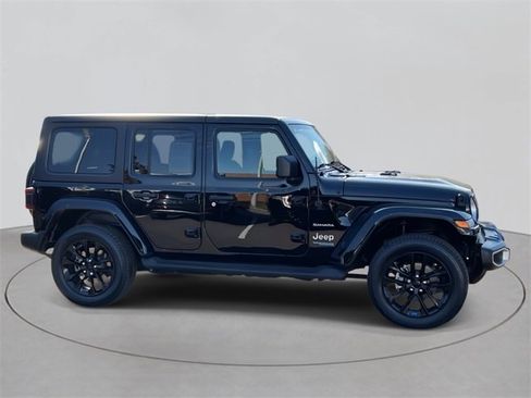 Used 2022 Jeep Wrangler Unlimited Sahara w/ Cold Weather Group image 6