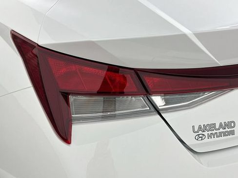 Used 2025 Hyundai Elantra SE FWD image 24