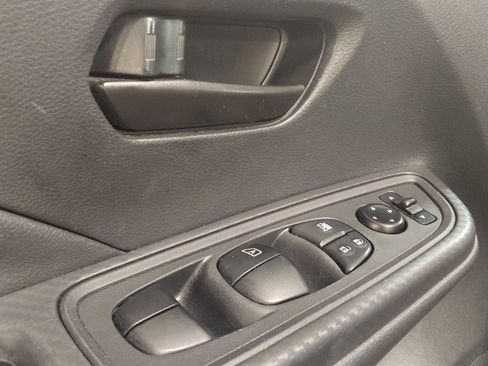 Used 2025 Nissan Versa S FWD image 27