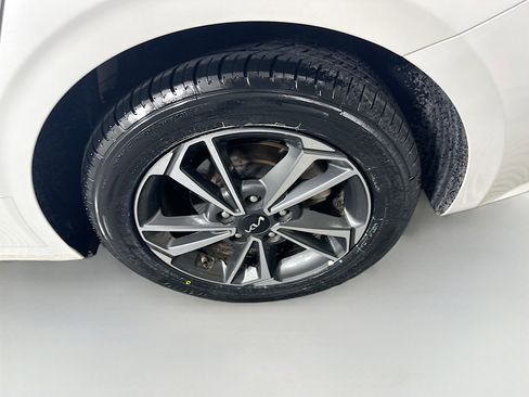 Used 2024 Kia Forte LXS image 11