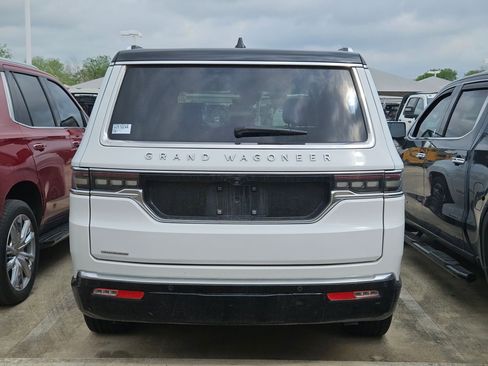 Used 2023 Jeep Grand Wagoneer 4WD w/ Flexible Seating Group image 3