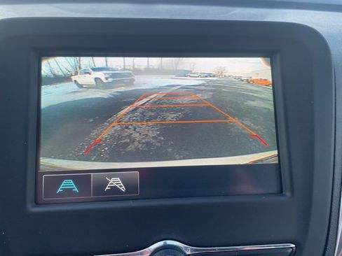 Used 2018 Chevrolet Equinox LT image 17