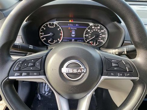 Used 2025 Nissan Altima 2.5 SV image 12