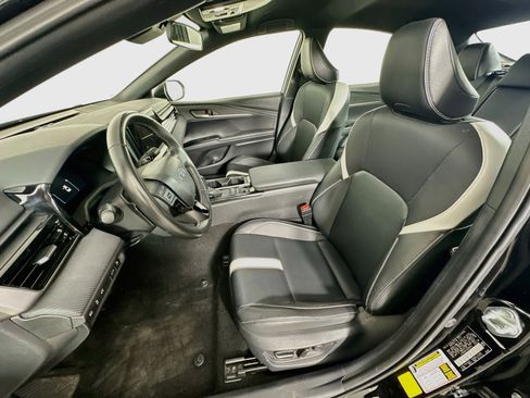 Used 2025 Toyota Camry SE FWD image 13