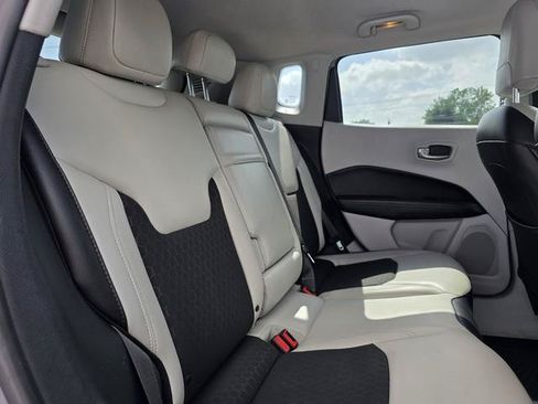 Used 2018 Jeep Compass Latitude w/ Popular Equipment Group AWD/4WD image 27