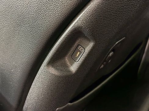 Used 2025 Kia Sportage X-Line AWD/4WD image 36