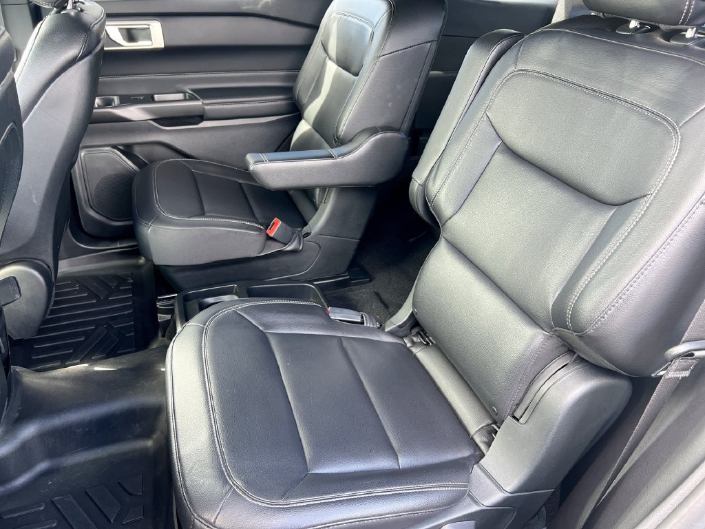 Used 2020 Ford Explorer XLT w/ Equipment Group 202A AWD/4WD image 31