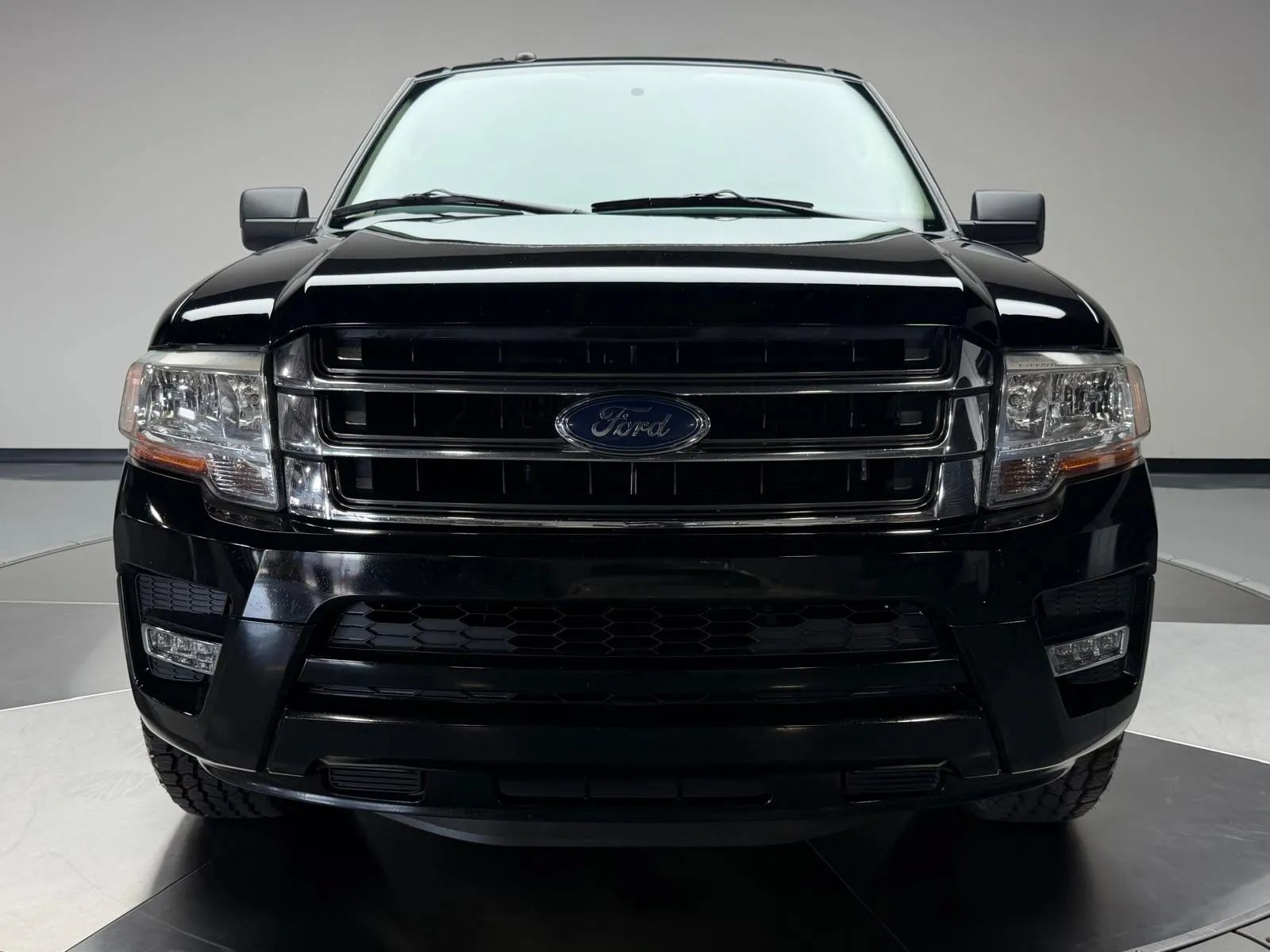 Used 2017 Ford Expedition XLT w/ Equipment Group 202A RWD image 8