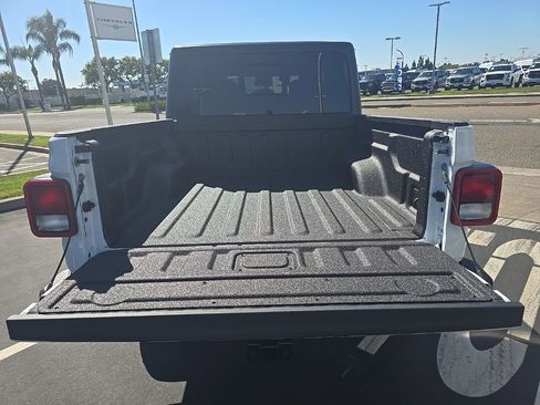 New 2025 Jeep Gladiator Sport image 16