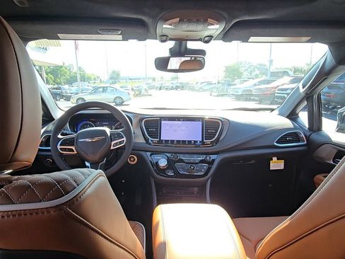 New 2026 Chrysler Pacifica Pinnacle w/ Trailer Tow Group image 21