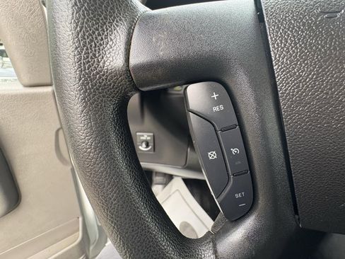 Used 2019 Chevrolet Express 2500 w/ Driver Convenience Package image 23