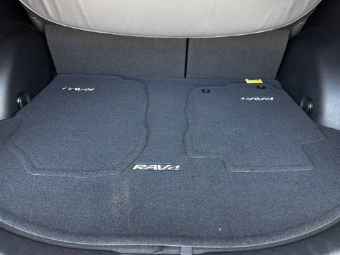 Used 2013 Toyota RAV4 Limited AWD/4WD image 17