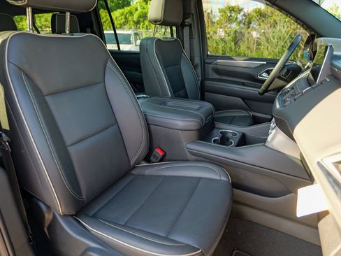 Used 2024 GMC Yukon XL SLT w/ SLT Premium Package AWD/4WD image 41