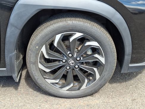Used 2022 Lexus UX 200 w/ Accessory Package (Z1) FWD image 8