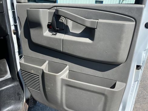 Used 2018 Chevrolet Express 2500 w/ Driver Convenience Package RWD image 32
