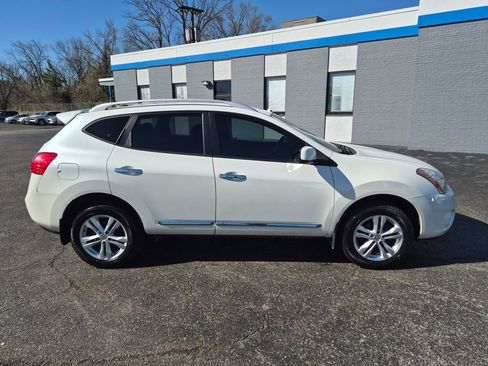 Used 2013 Nissan Rogue SV image 2