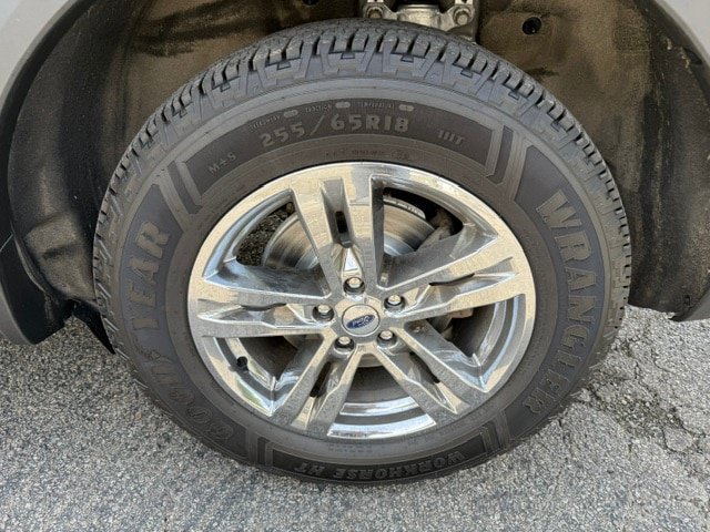 Used 2023 Ford Explorer XLT w/ Equipment Group 202A AWD/4WD image 8
