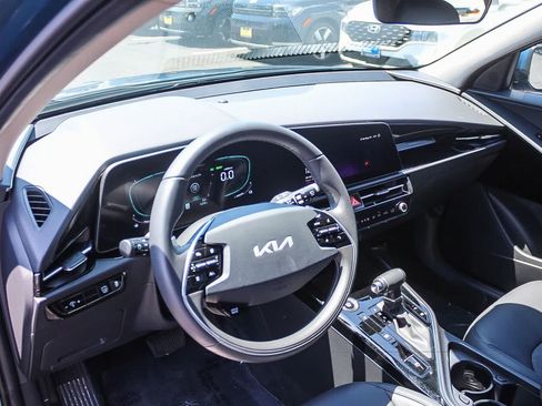 Used 2025 Kia Niro EX FWD image 22