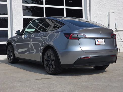 Used 2024 Tesla Model Y Long Range RWD image 7
