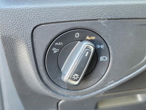 Used 2021 Volkswagen Atlas SE image 32