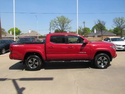 Used 2019 Toyota Tacoma TRD Sport image 5