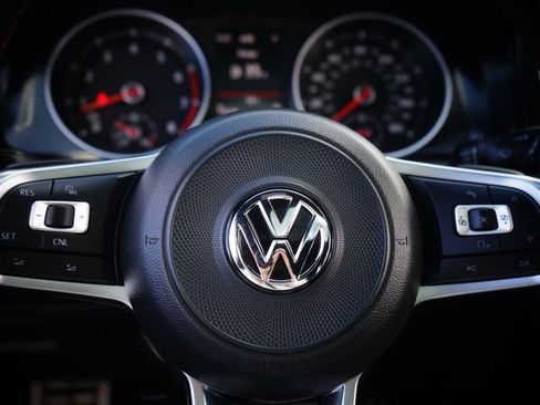 Used 2017 Volkswagen GTI SE image 16