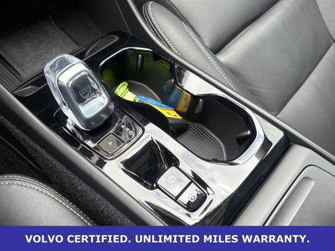 Certified 2025 Volvo XC40 B5 Plus AWD/4WD image 20