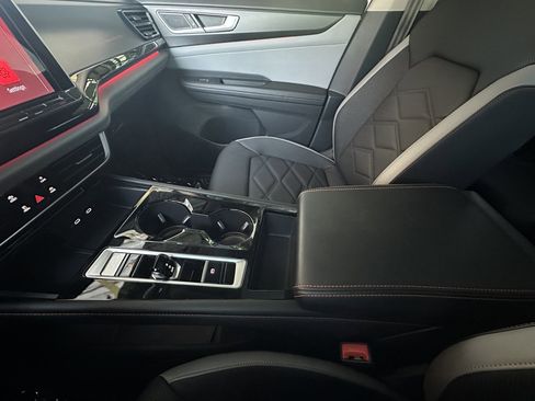 Used 2024 Volkswagen Atlas Peak Edition SEL image 32