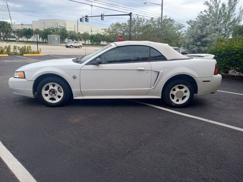 Used 1999 Ford Mustang Convertible RWD image 5