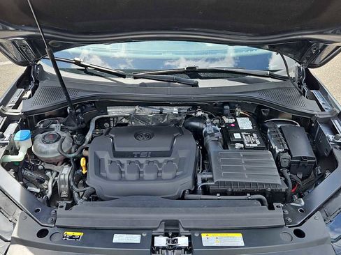 Used 2021 Volkswagen Tiguan SE w/ Panoramic Sunroof Package FWD image 18